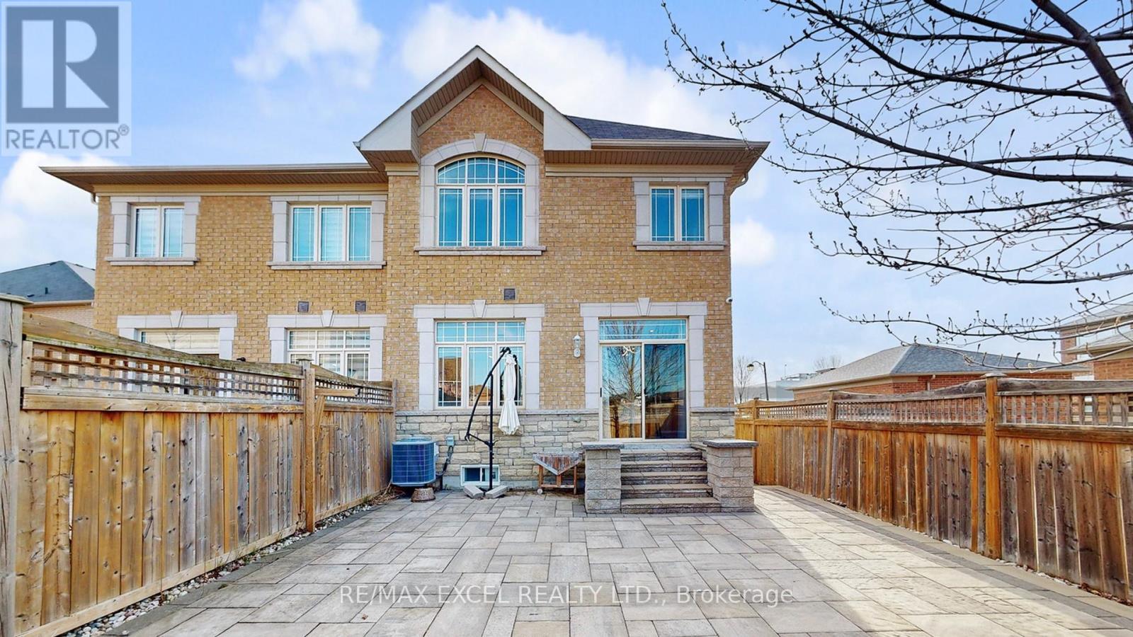 












11 UNITY GARDENS DRIVE

,
Markham (Village Green-South Unionville),




Ontario
L3R5R6

