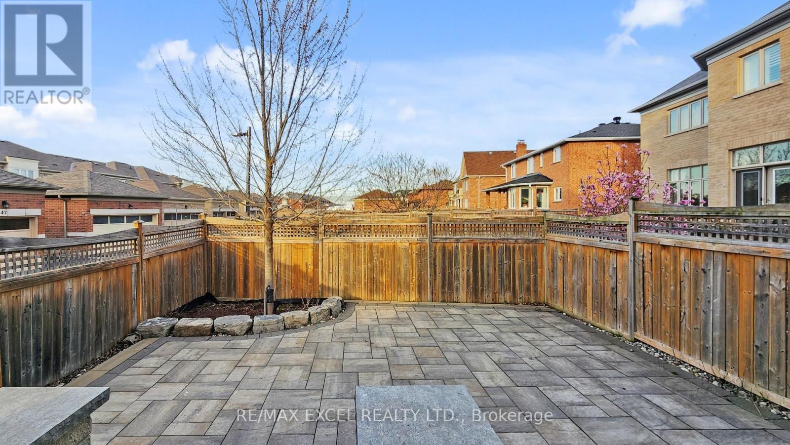 












11 UNITY GARDENS DRIVE

,
Markham (Village Green-South Unionville),




Ontario
L3R5R6

