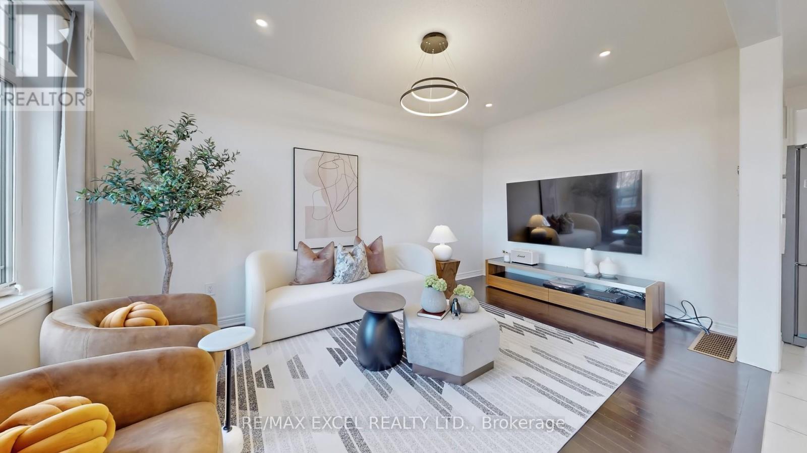 












11 UNITY GARDENS DRIVE

,
Markham (Village Green-South Unionville),




Ontario
L3R5R6

