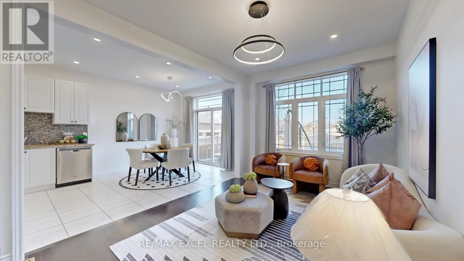 












11 UNITY GARDENS DRIVE

,
Markham (Village Green-South Unionville),




Ontario
L3R5R6

