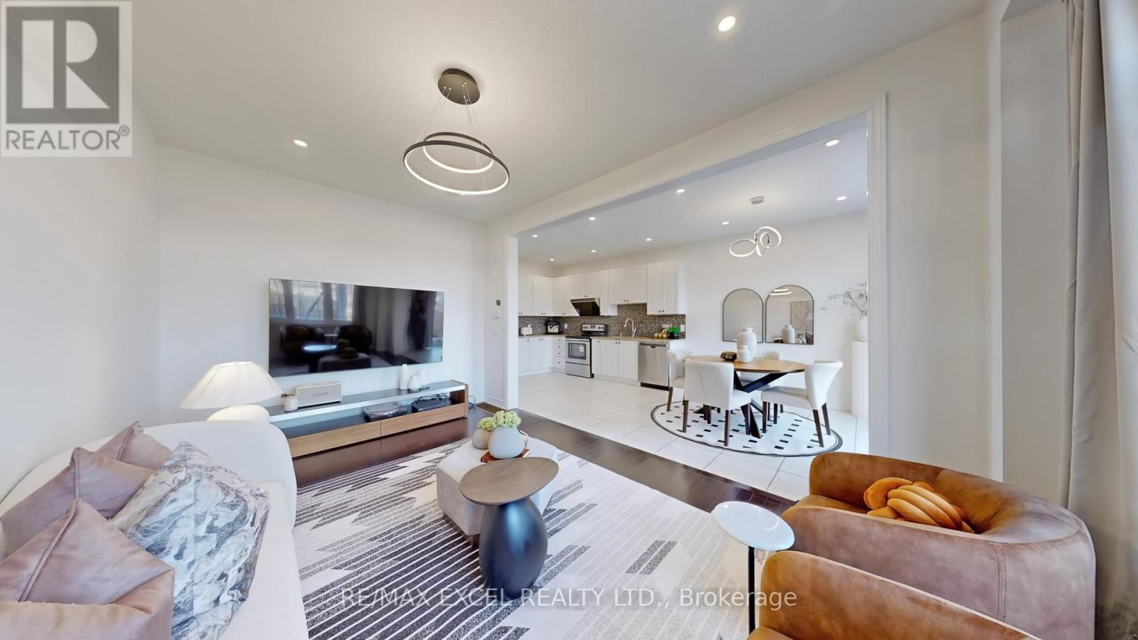 












11 UNITY GARDENS DRIVE

,
Markham (Village Green-South Unionville),




Ontario
L3R5R6

