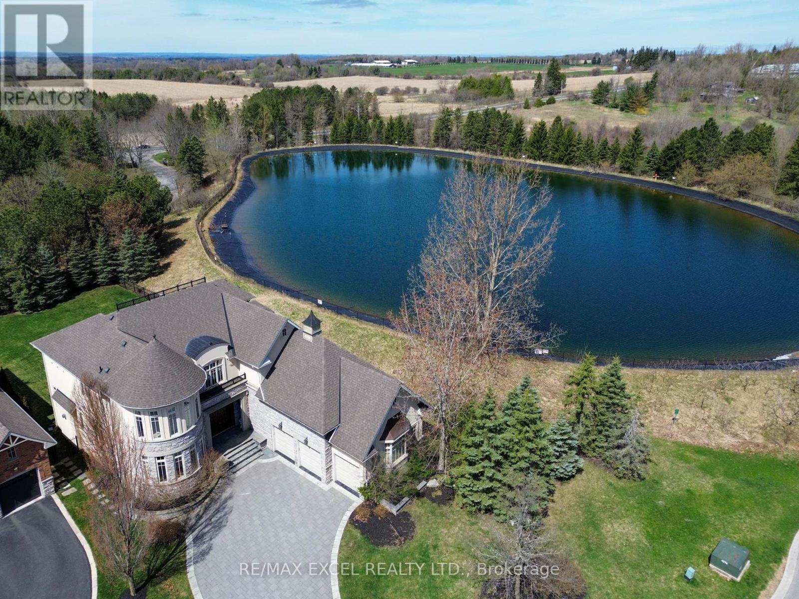 












8 COUNTRY CLUB DRIVE

,
King,




Ontario
L7B1M5

