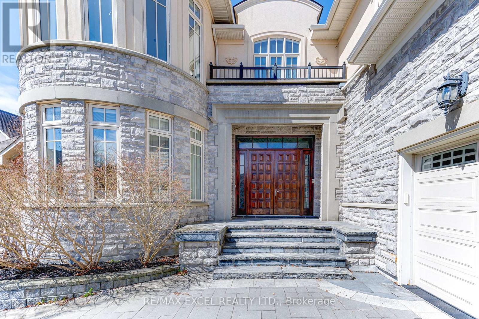 












8 COUNTRY CLUB DRIVE

,
King,




Ontario
L7B1M5


