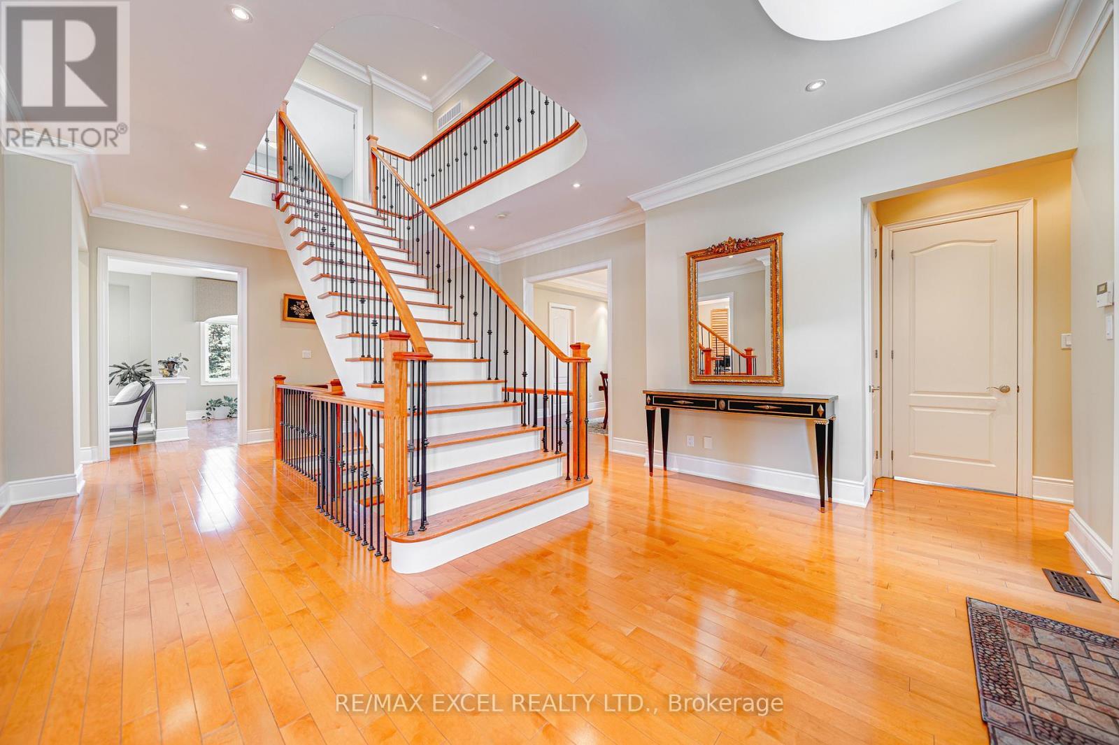 












8 COUNTRY CLUB DRIVE

,
King,




Ontario
L7B1M5

