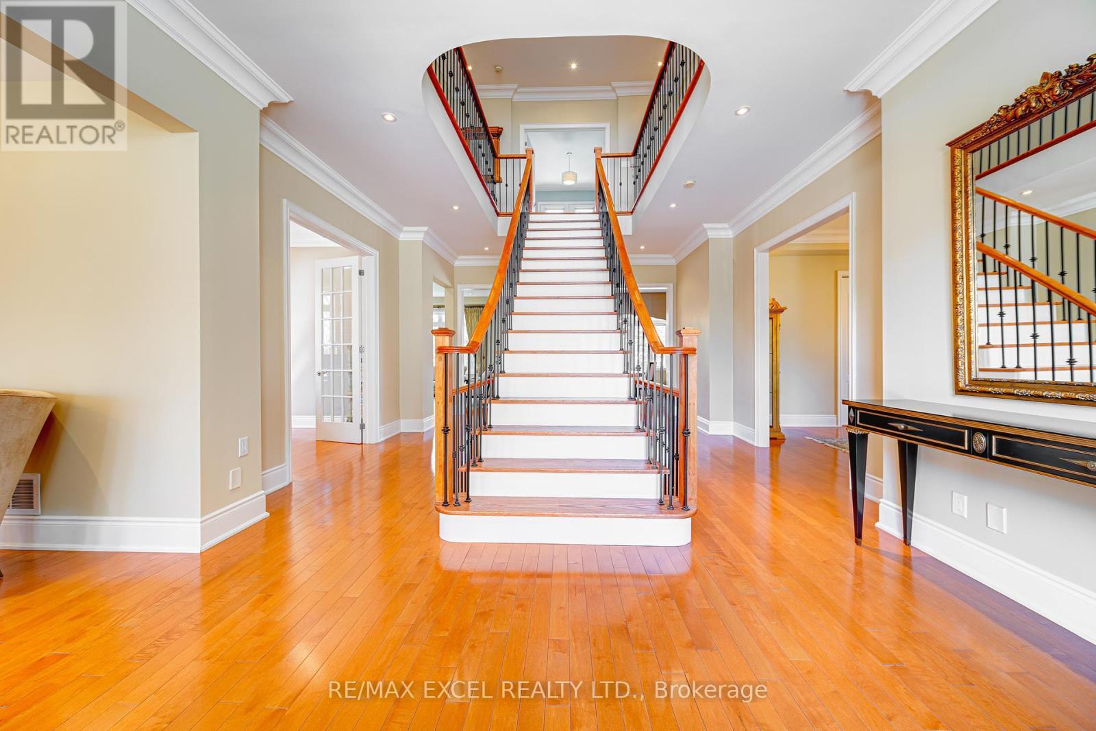 












8 COUNTRY CLUB DRIVE

,
King,




Ontario
L7B1M5


