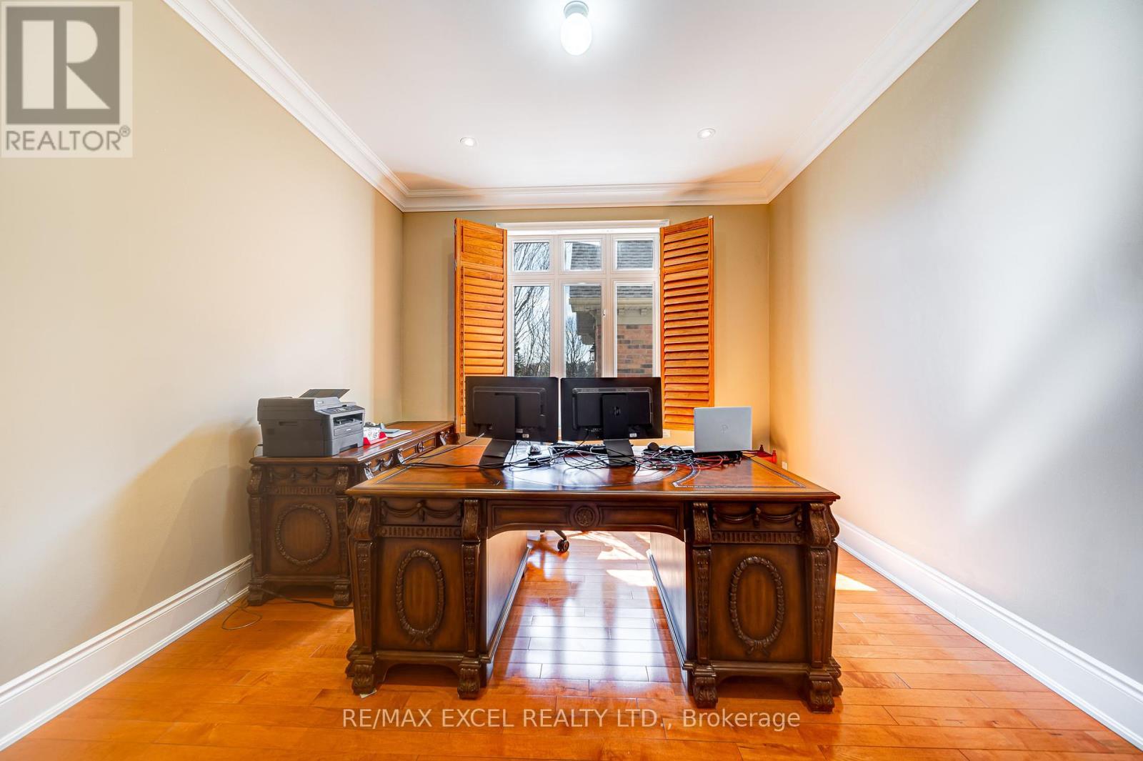 












8 COUNTRY CLUB DRIVE

,
King,




Ontario
L7B1M5


