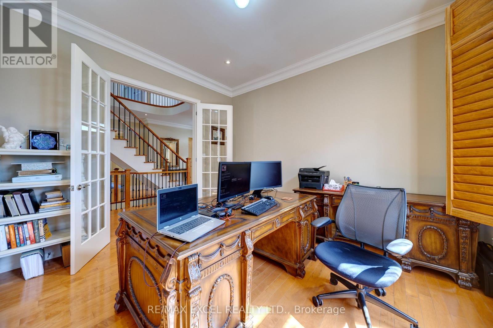 












8 COUNTRY CLUB DRIVE

,
King,




Ontario
L7B1M5

