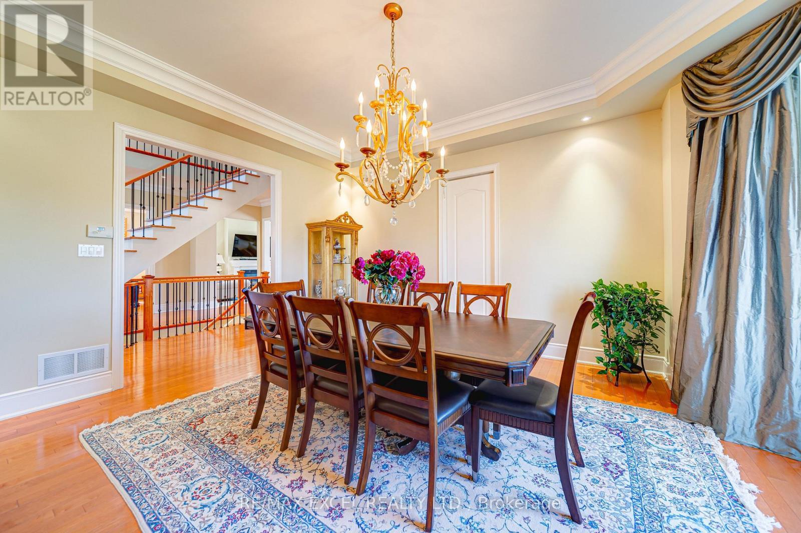 












8 COUNTRY CLUB DRIVE

,
King,




Ontario
L7B1M5

