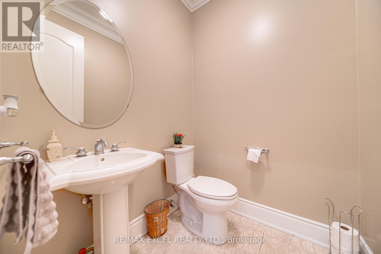 












8 COUNTRY CLUB DRIVE

,
King,




Ontario
L7B1M5

