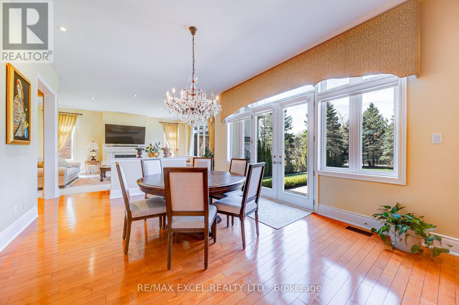 












8 COUNTRY CLUB DRIVE

,
King,




Ontario
L7B1M5

