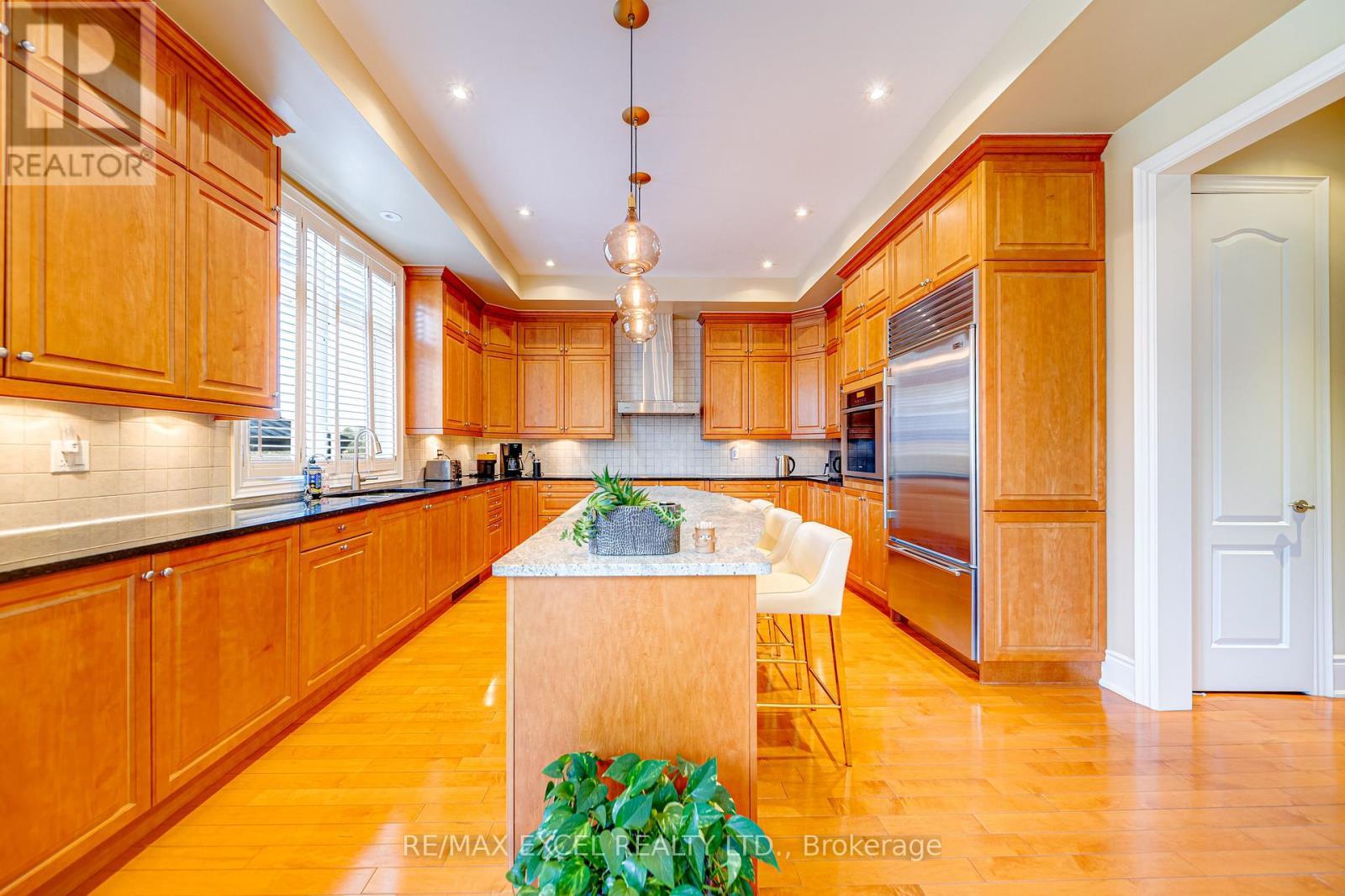 












8 COUNTRY CLUB DRIVE

,
King,




Ontario
L7B1M5

