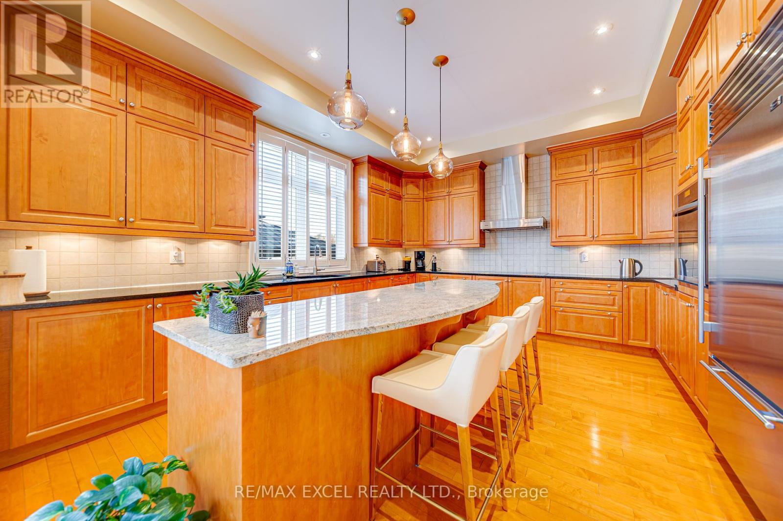 












8 COUNTRY CLUB DRIVE

,
King,




Ontario
L7B1M5

