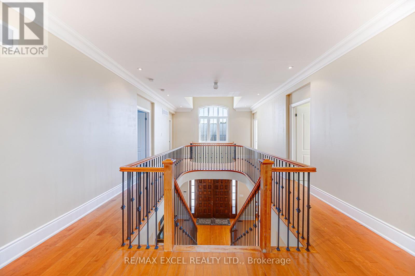 












8 COUNTRY CLUB DRIVE

,
King,




Ontario
L7B1M5


