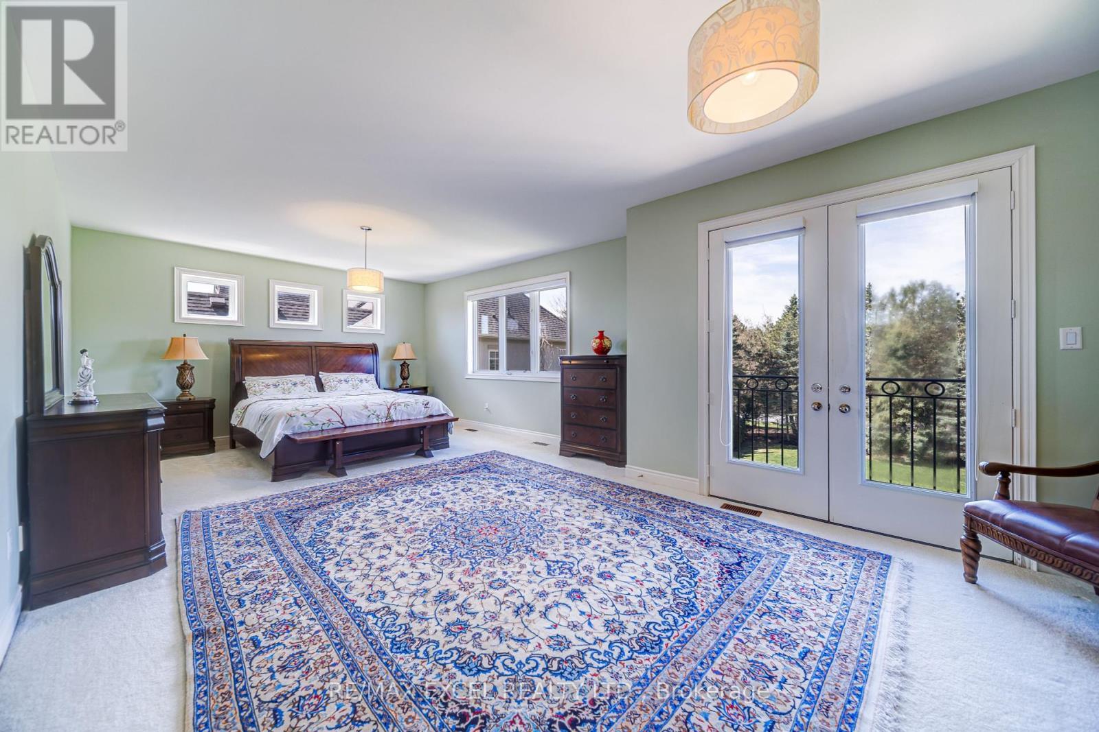 












8 COUNTRY CLUB DRIVE

,
King,




Ontario
L7B1M5


