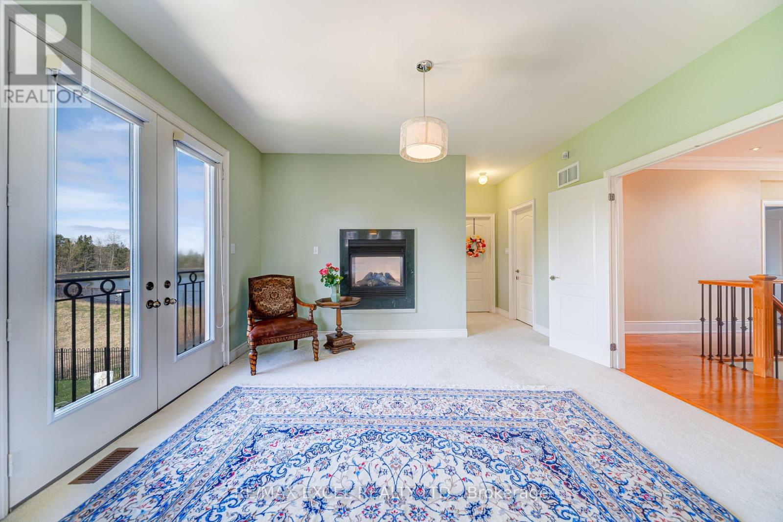 












8 COUNTRY CLUB DRIVE

,
King,




Ontario
L7B1M5

