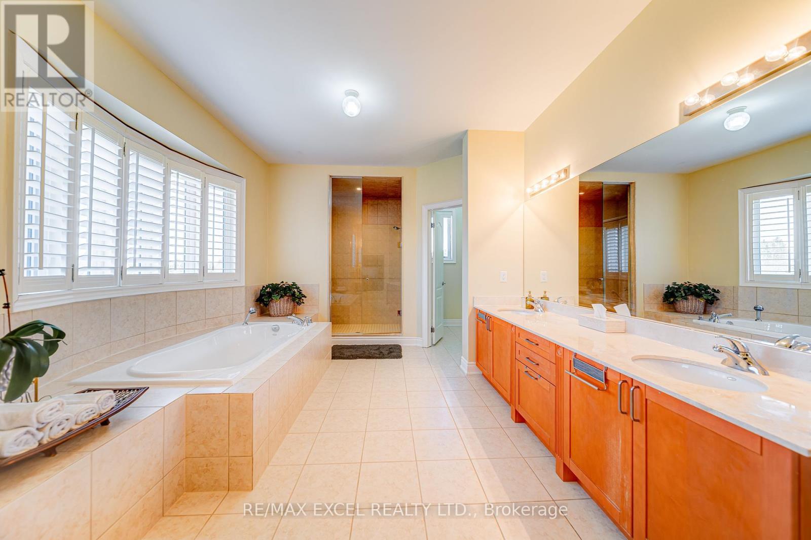 












8 COUNTRY CLUB DRIVE

,
King,




Ontario
L7B1M5

