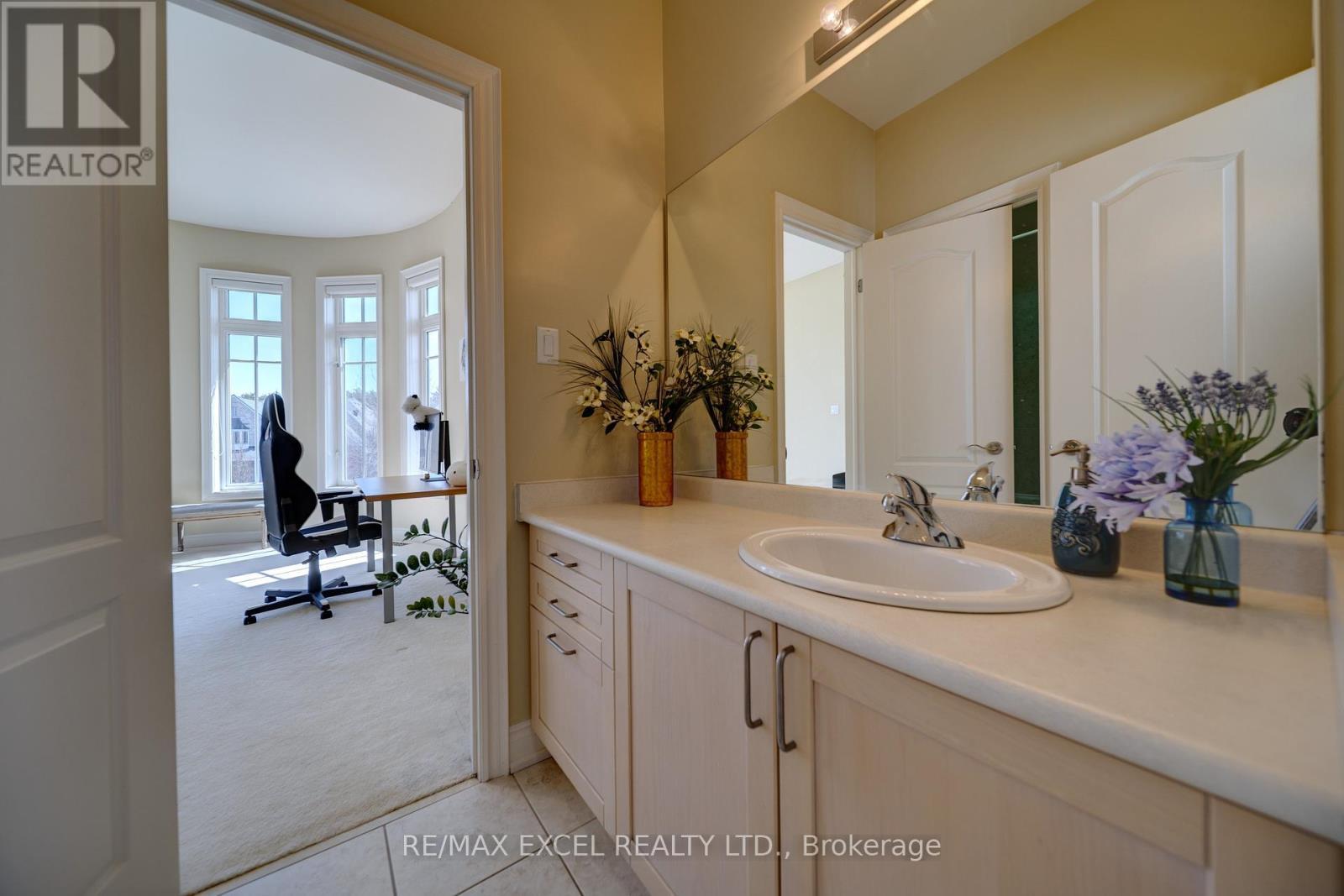 












8 COUNTRY CLUB DRIVE

,
King,




Ontario
L7B1M5


