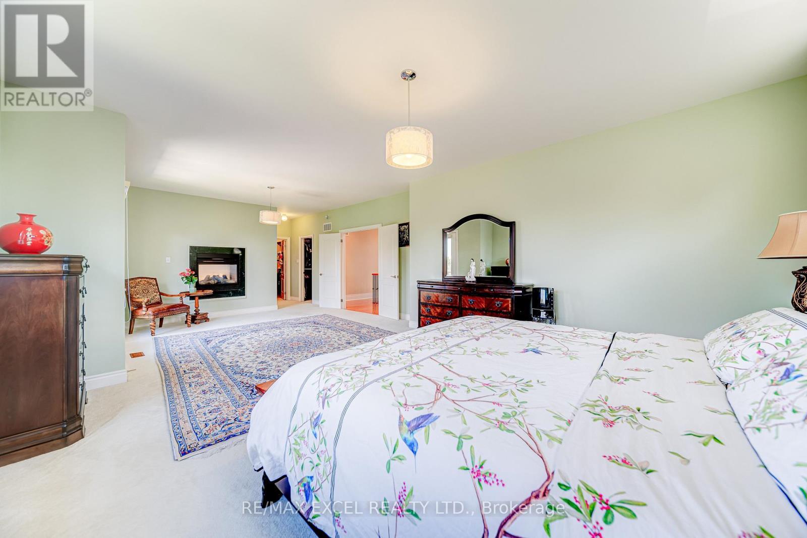 












8 COUNTRY CLUB DRIVE

,
King,




Ontario
L7B1M5

