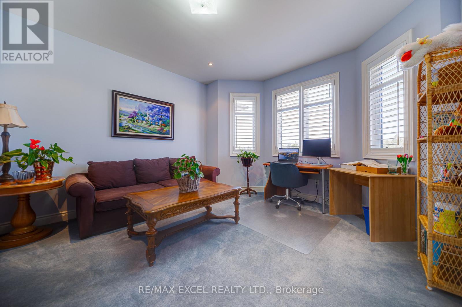 












8 COUNTRY CLUB DRIVE

,
King,




Ontario
L7B1M5

