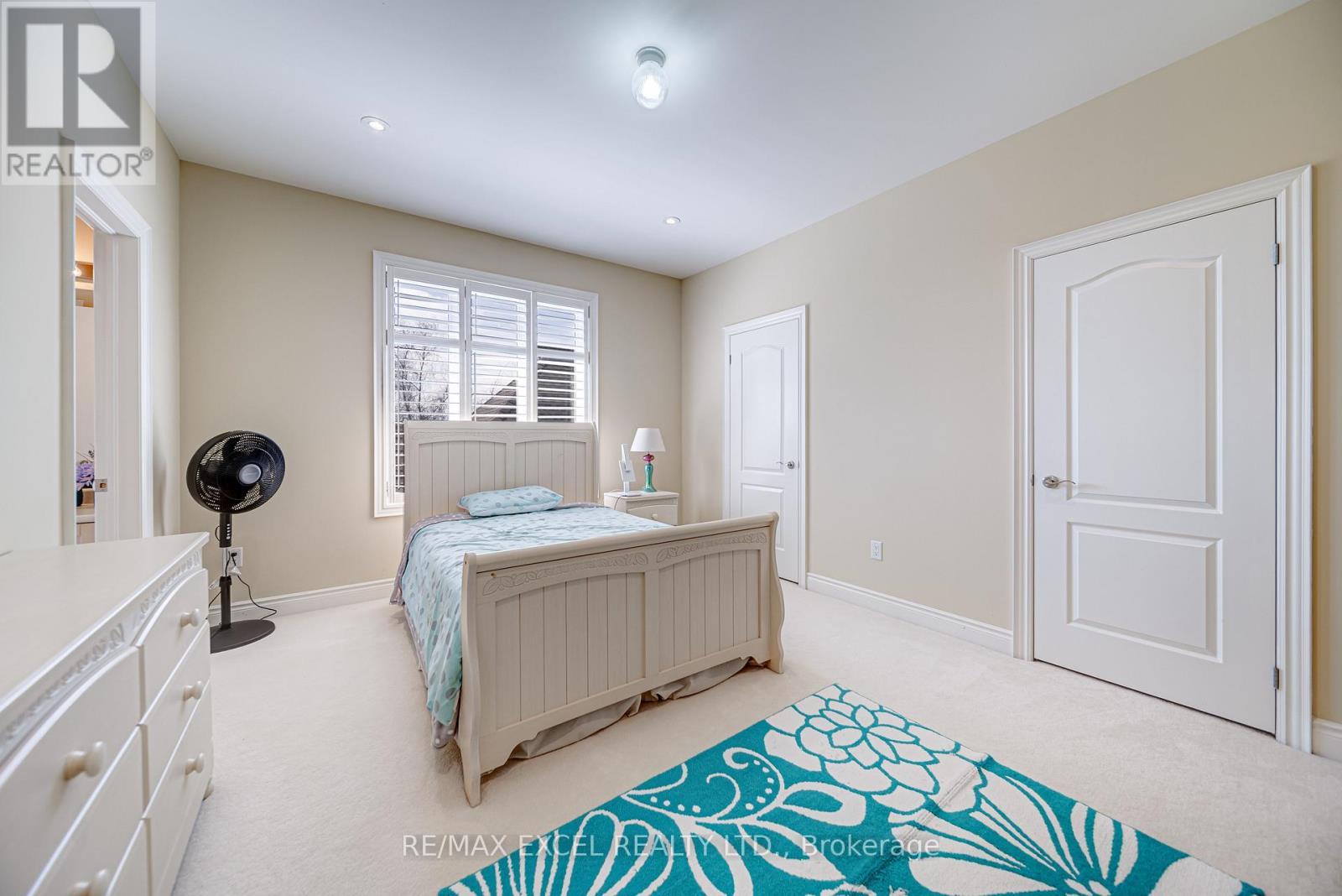 












8 COUNTRY CLUB DRIVE

,
King,




Ontario
L7B1M5

