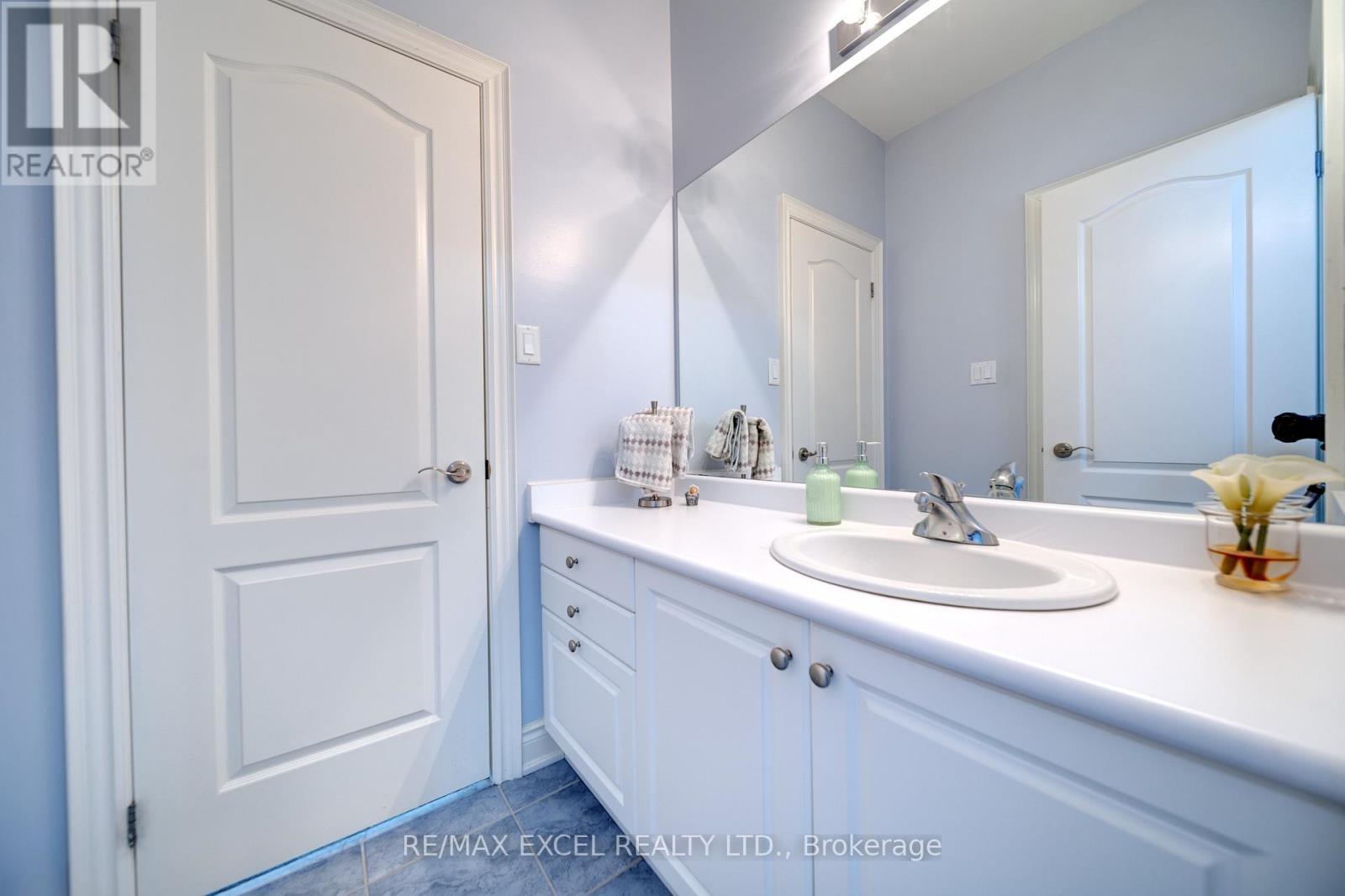 












8 COUNTRY CLUB DRIVE

,
King,




Ontario
L7B1M5

