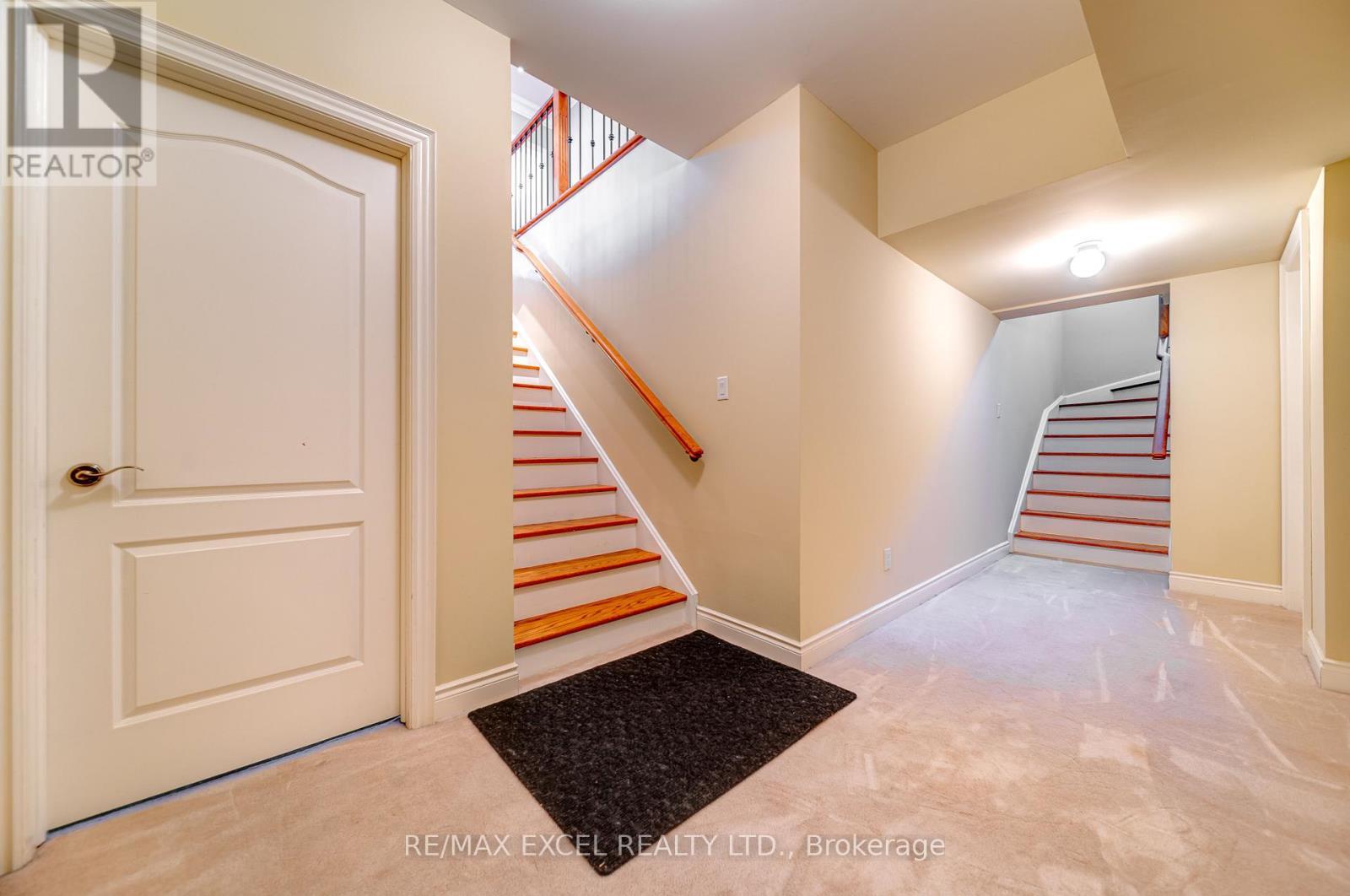 












8 COUNTRY CLUB DRIVE

,
King,




Ontario
L7B1M5

