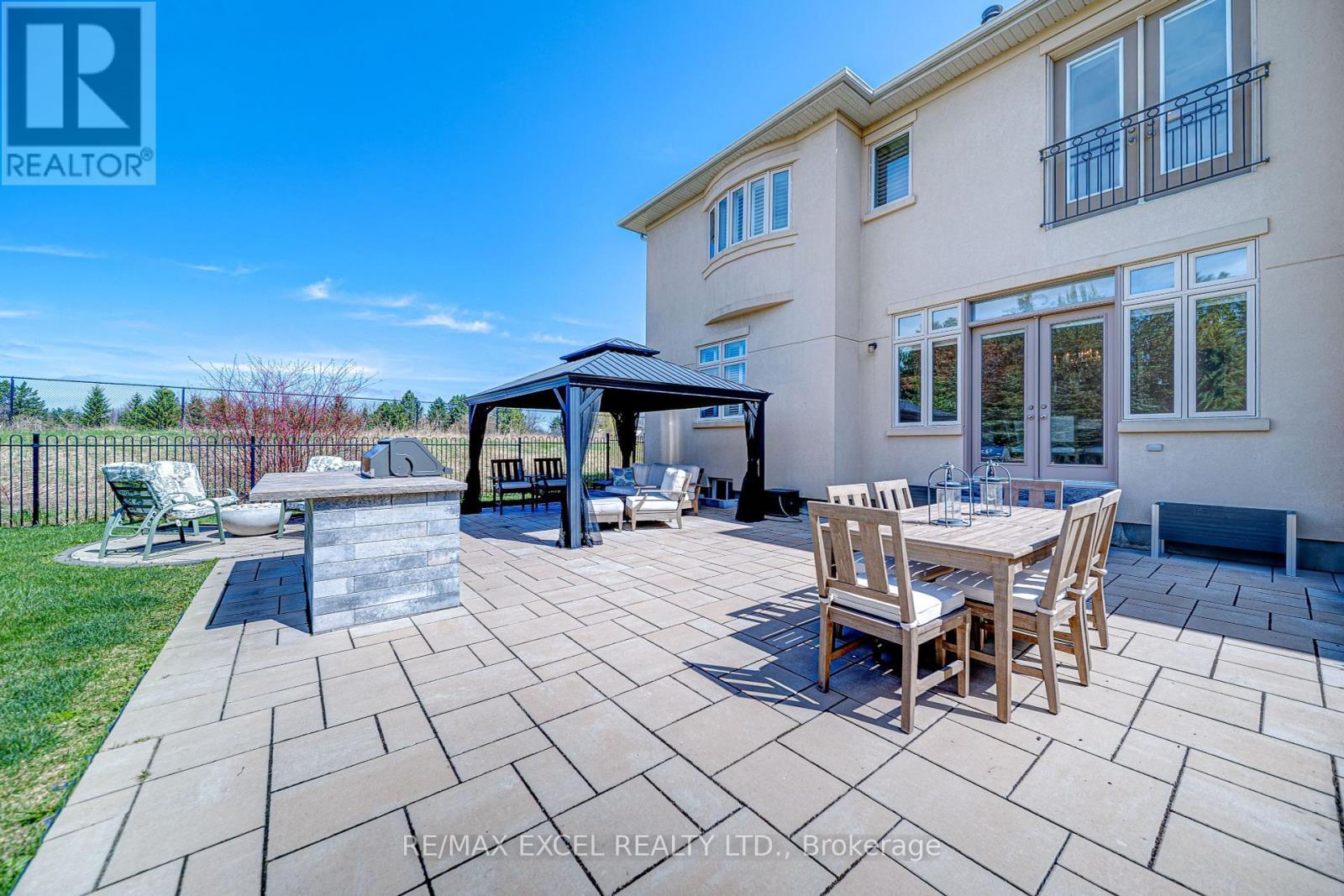 












8 COUNTRY CLUB DRIVE

,
King,




Ontario
L7B1M5

