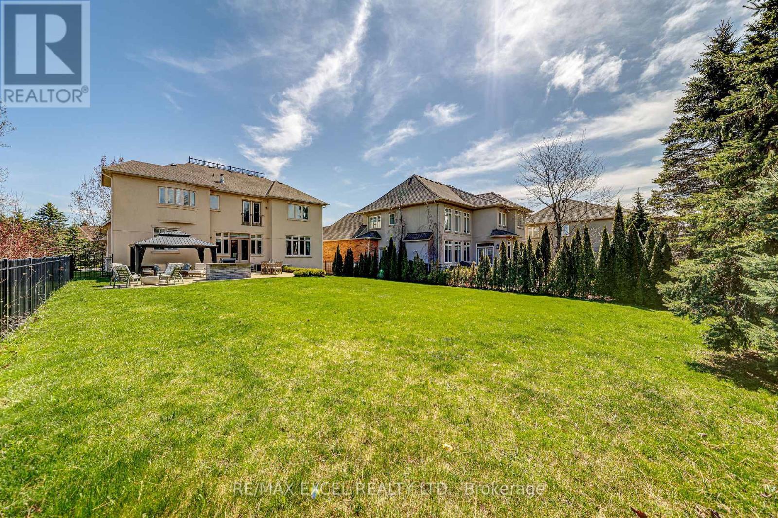 












8 COUNTRY CLUB DRIVE

,
King,




Ontario
L7B1M5

