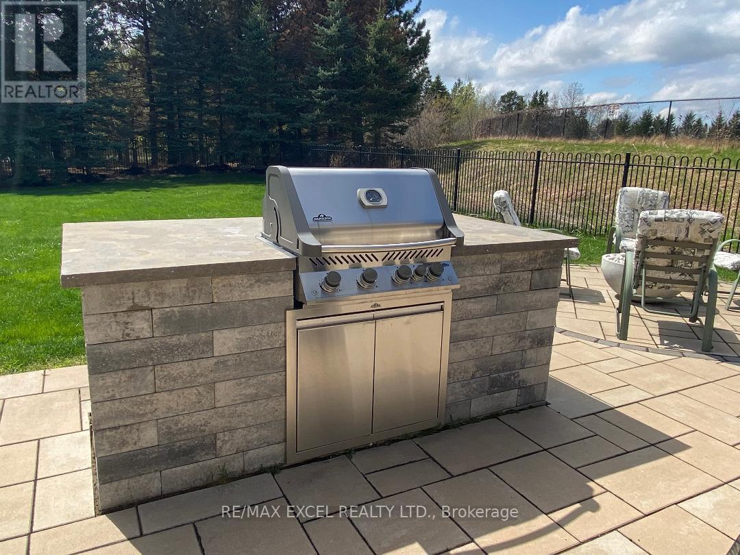 












8 COUNTRY CLUB DRIVE

,
King,




Ontario
L7B1M5

