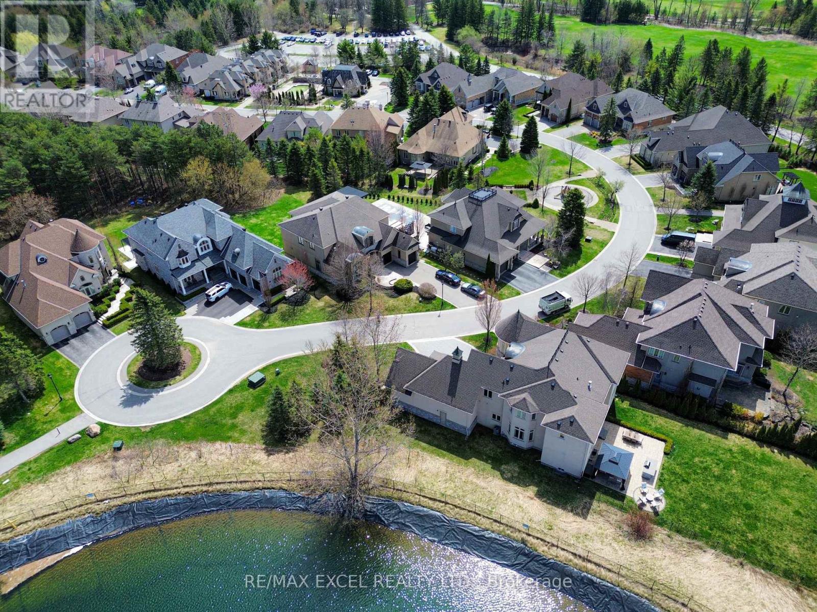 












8 COUNTRY CLUB DRIVE

,
King,




Ontario
L7B1M5

