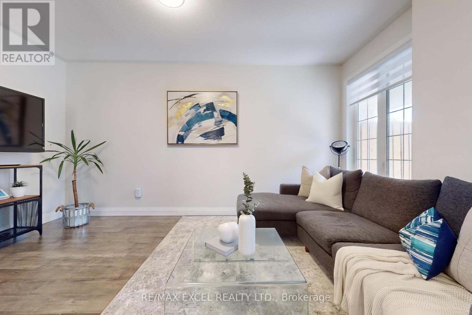 












556 COUNTRY GLEN ROAD

,
Markham (Cornell),




Ontario
L6B1E8

