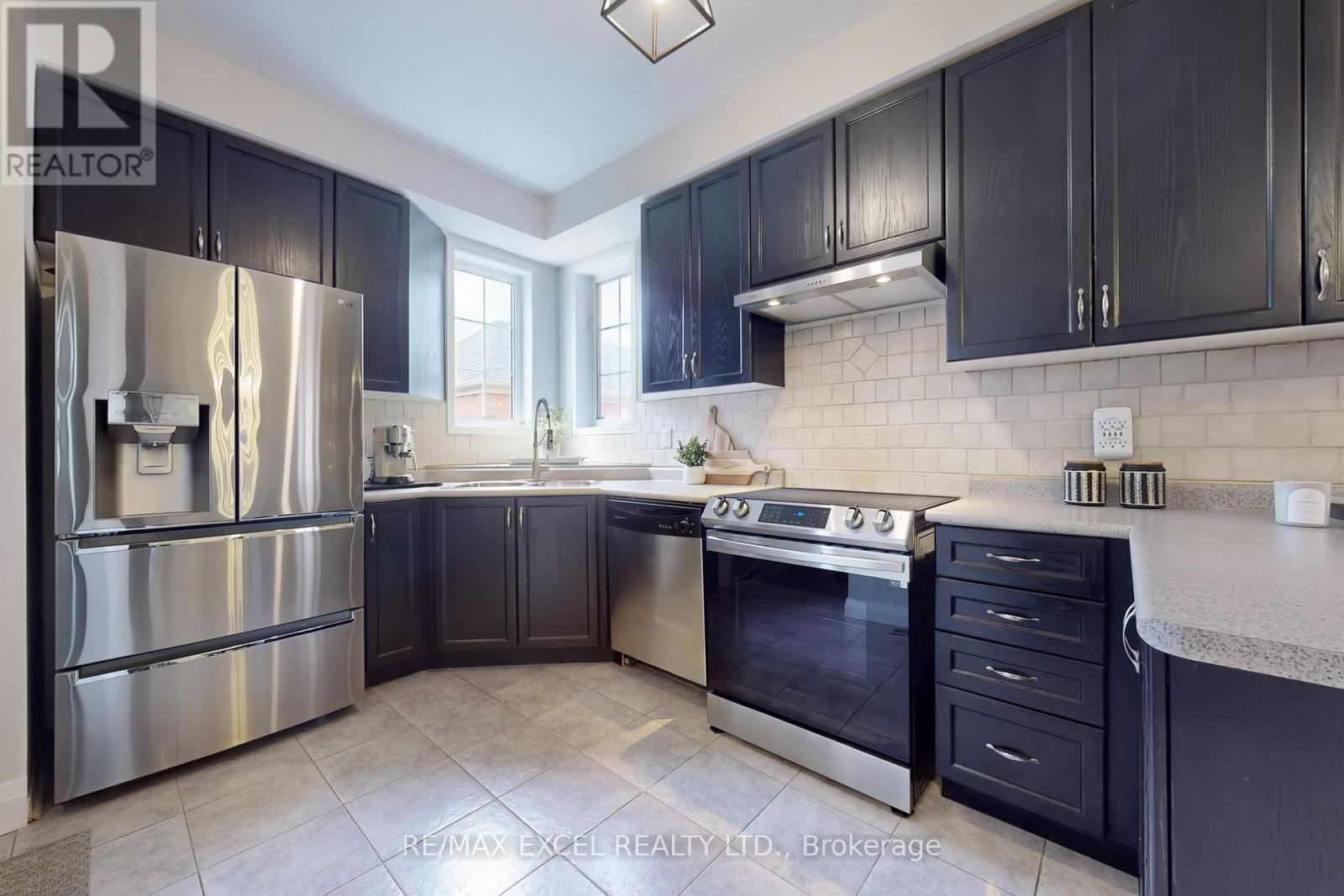 












556 COUNTRY GLEN ROAD

,
Markham (Cornell),




Ontario
L6B1E8

