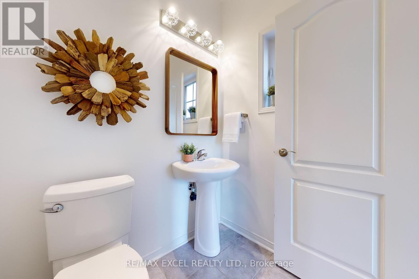 












556 COUNTRY GLEN ROAD

,
Markham (Cornell),




Ontario
L6B1E8


