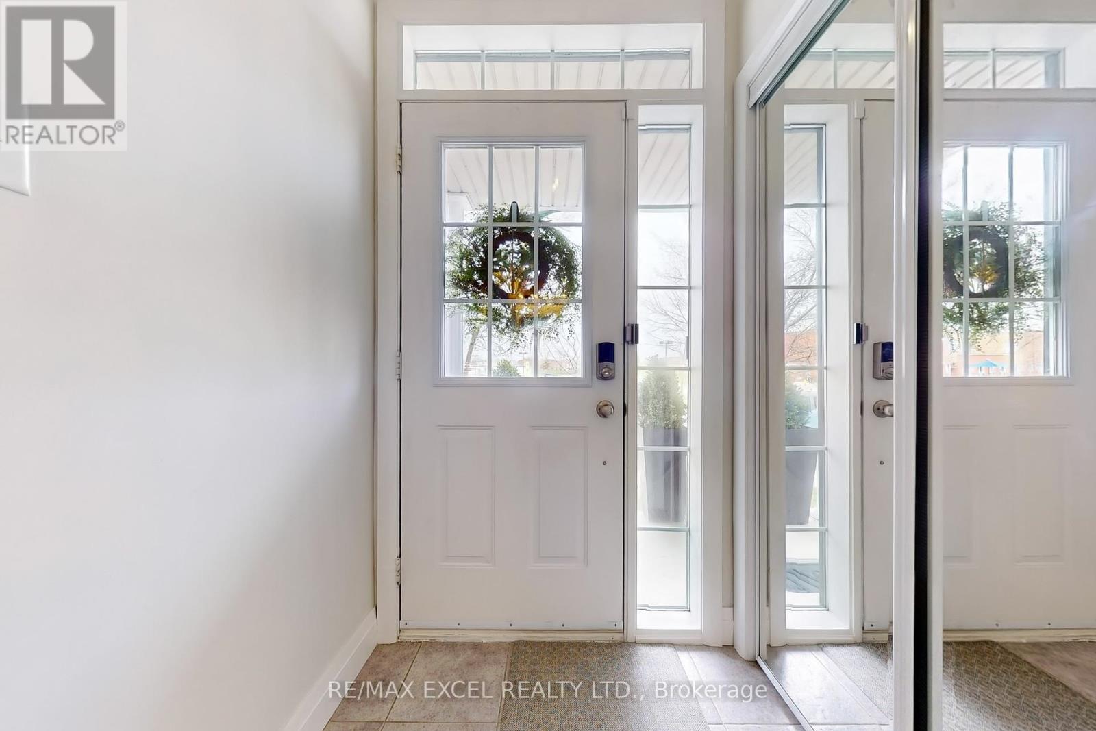 












556 COUNTRY GLEN ROAD

,
Markham (Cornell),




Ontario
L6B1E8


