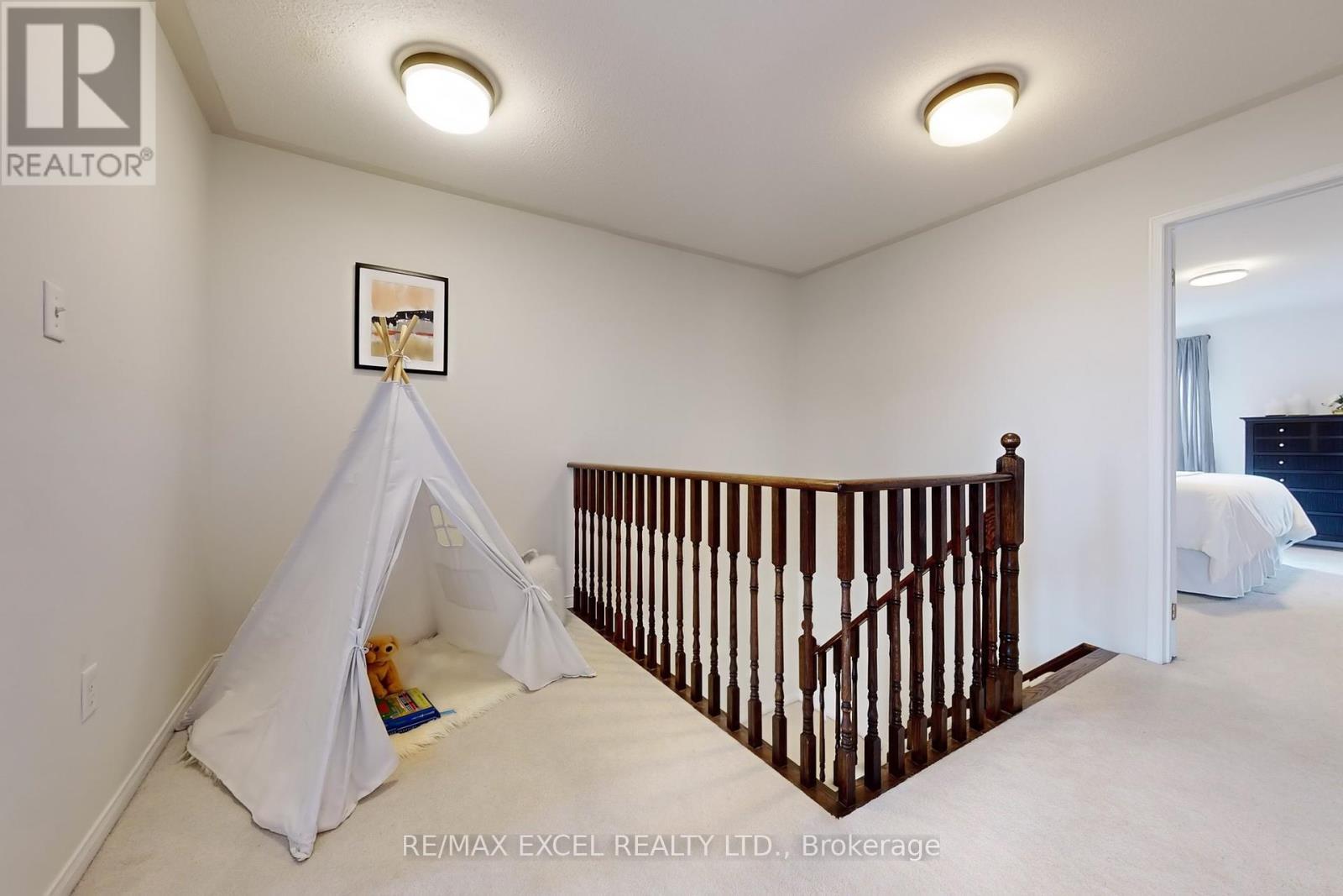 












556 COUNTRY GLEN ROAD

,
Markham (Cornell),




Ontario
L6B1E8


