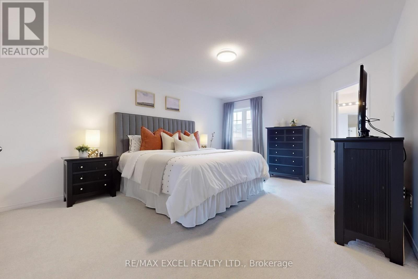 












556 COUNTRY GLEN ROAD

,
Markham (Cornell),




Ontario
L6B1E8


