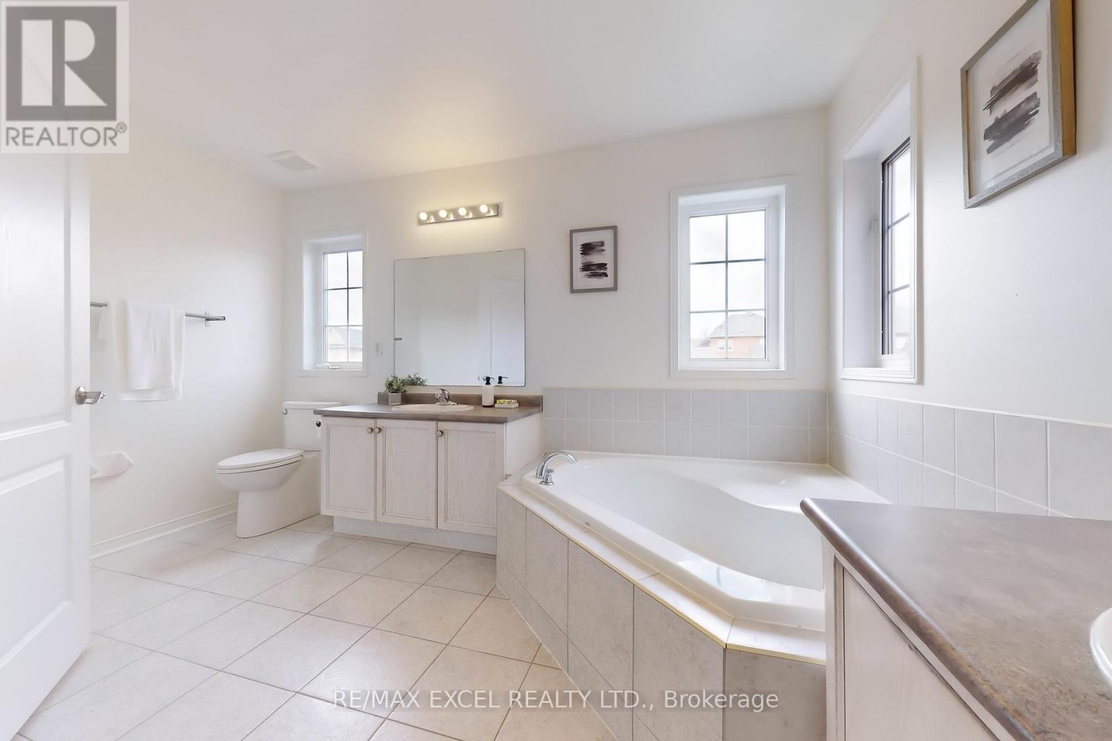 












556 COUNTRY GLEN ROAD

,
Markham (Cornell),




Ontario
L6B1E8

