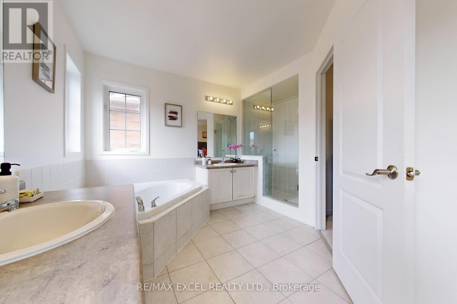












556 COUNTRY GLEN ROAD

,
Markham (Cornell),




Ontario
L6B1E8

