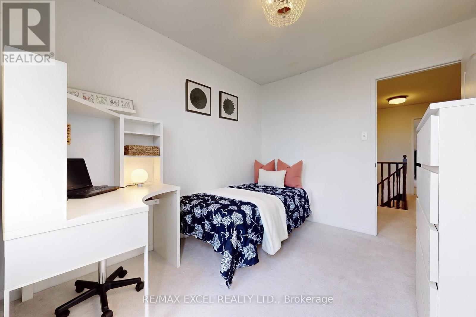 












556 COUNTRY GLEN ROAD

,
Markham (Cornell),




Ontario
L6B1E8

