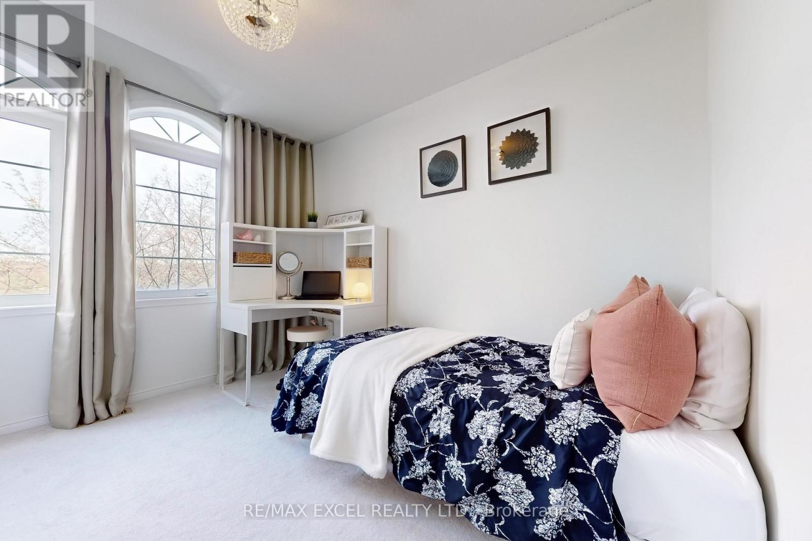 












556 COUNTRY GLEN ROAD

,
Markham (Cornell),




Ontario
L6B1E8

