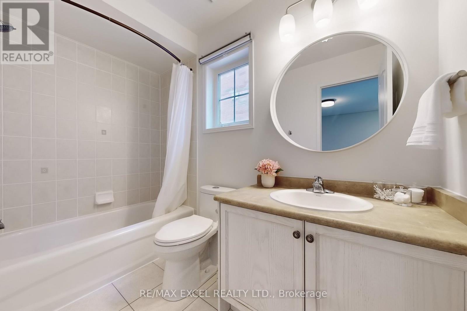 












556 COUNTRY GLEN ROAD

,
Markham (Cornell),




Ontario
L6B1E8

