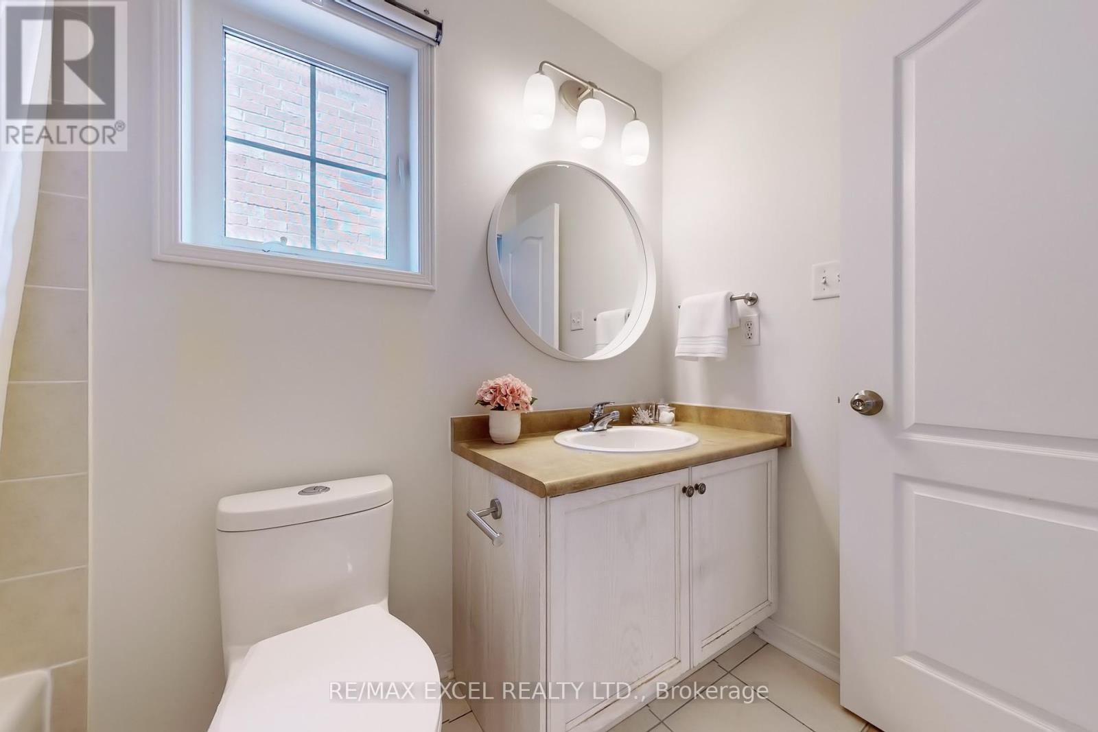 












556 COUNTRY GLEN ROAD

,
Markham (Cornell),




Ontario
L6B1E8

