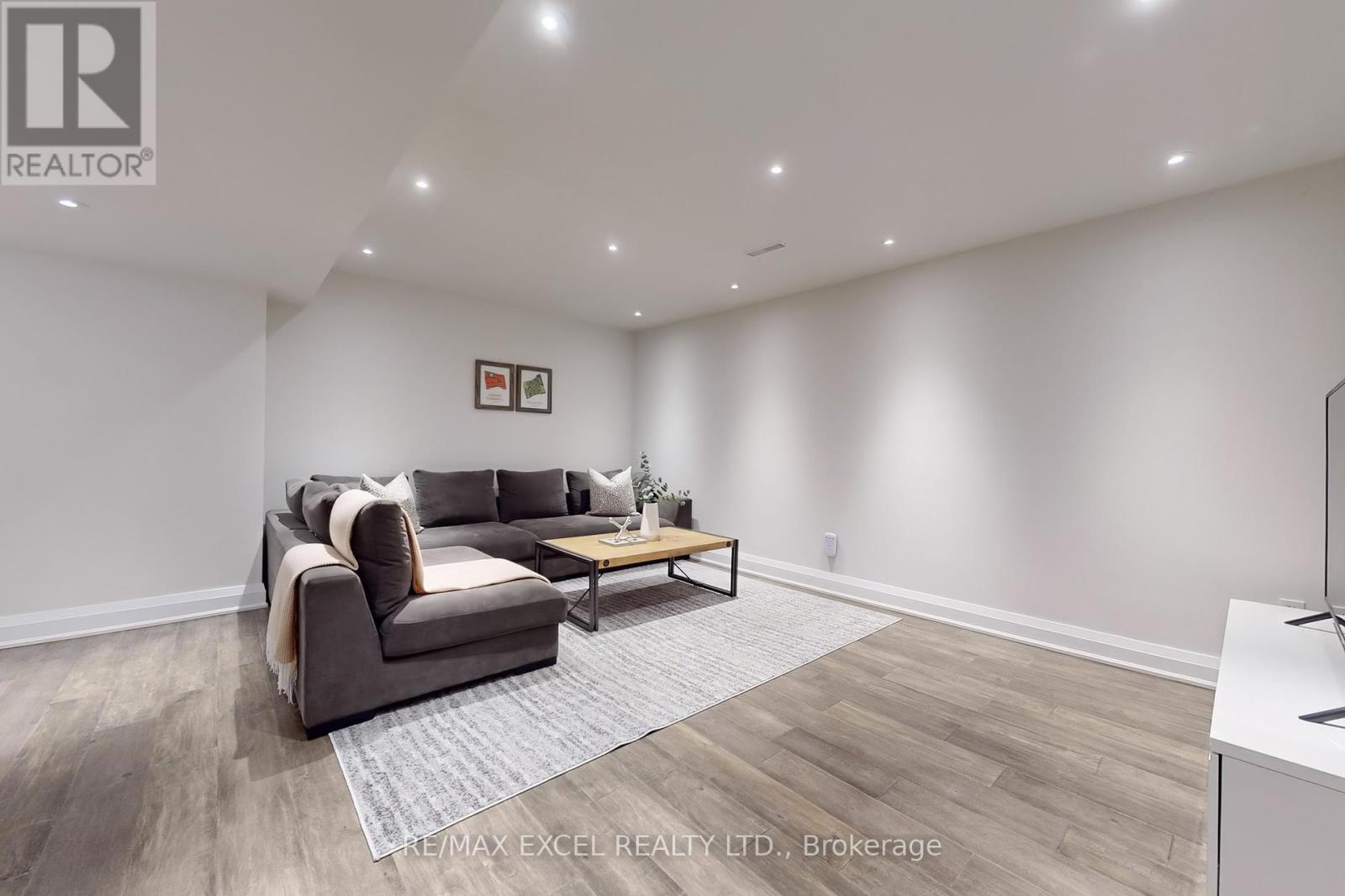 












556 COUNTRY GLEN ROAD

,
Markham (Cornell),




Ontario
L6B1E8

