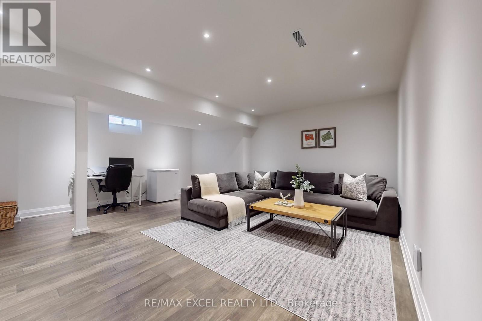 












556 COUNTRY GLEN ROAD

,
Markham (Cornell),




Ontario
L6B1E8


