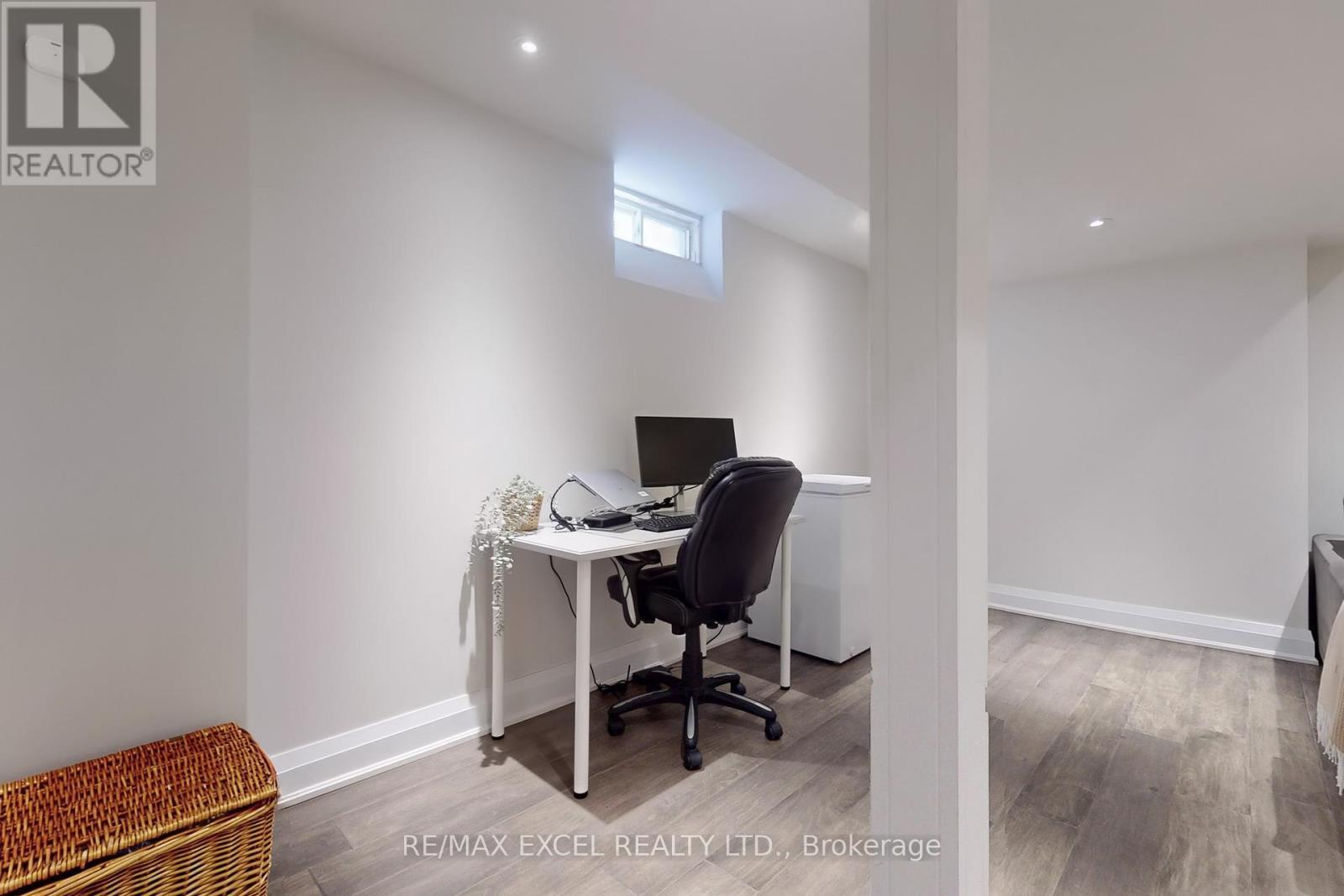 












556 COUNTRY GLEN ROAD

,
Markham (Cornell),




Ontario
L6B1E8

