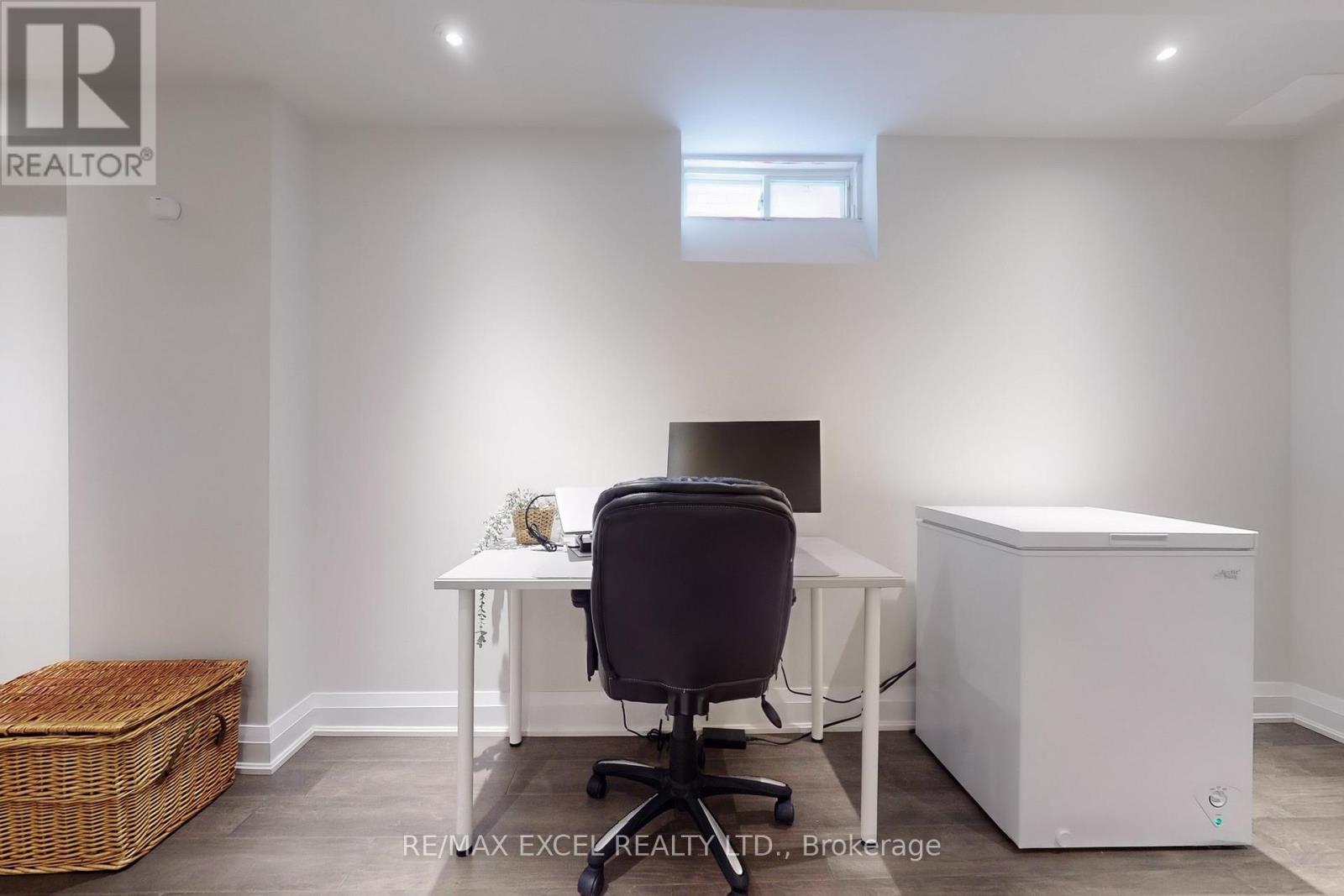 












556 COUNTRY GLEN ROAD

,
Markham (Cornell),




Ontario
L6B1E8

