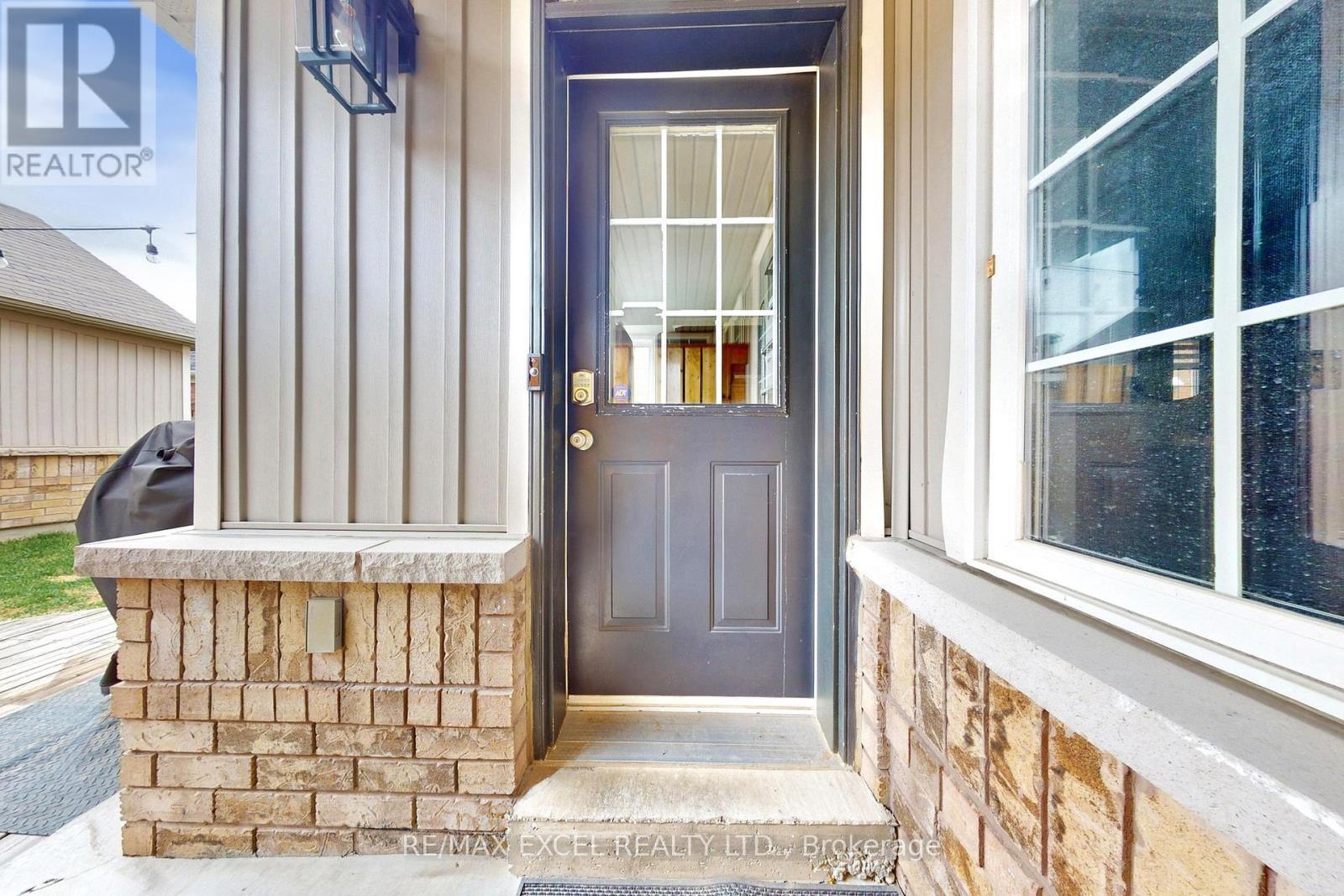 












556 COUNTRY GLEN ROAD

,
Markham (Cornell),




Ontario
L6B1E8

