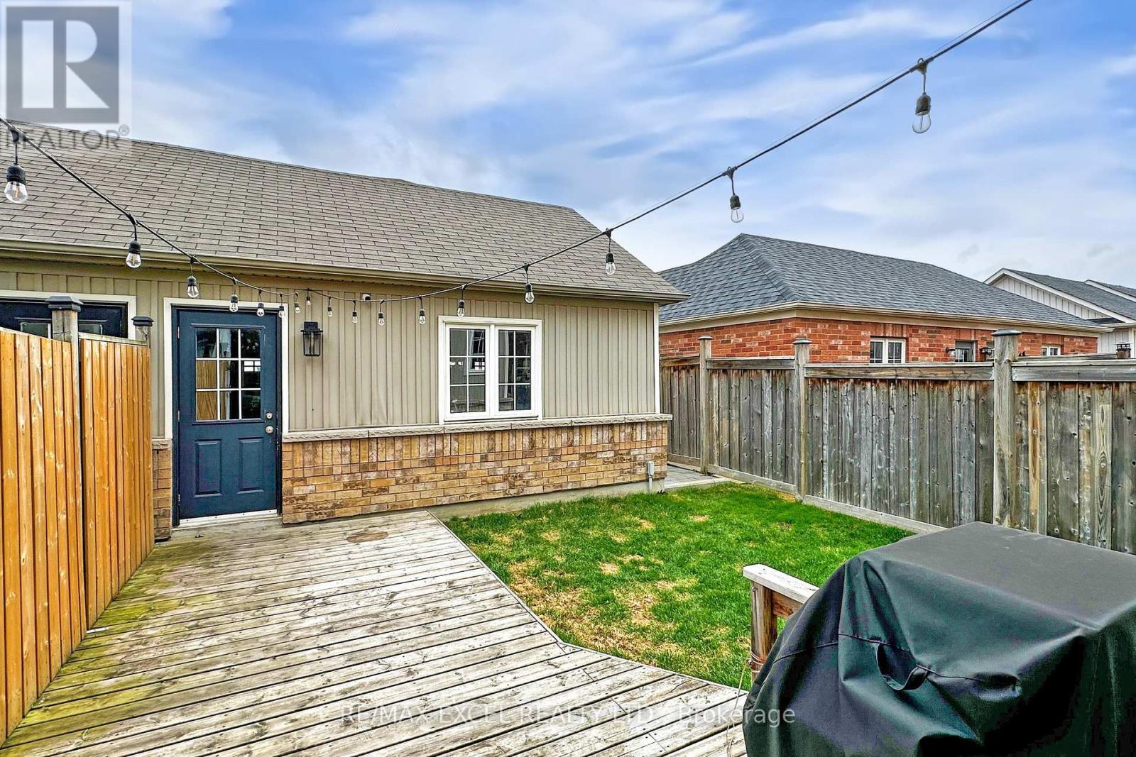 












556 COUNTRY GLEN ROAD

,
Markham (Cornell),




Ontario
L6B1E8

