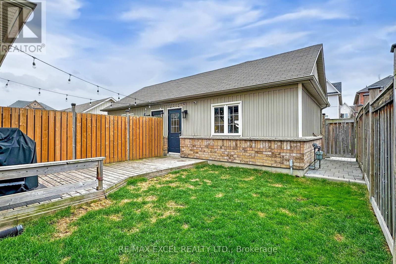 












556 COUNTRY GLEN ROAD

,
Markham (Cornell),




Ontario
L6B1E8

