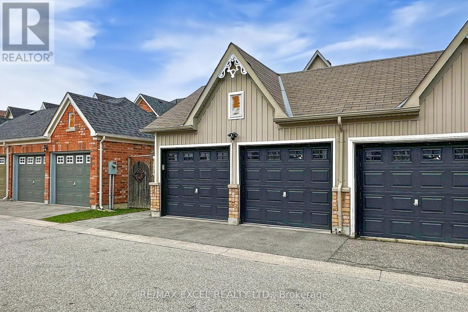 












556 COUNTRY GLEN ROAD

,
Markham (Cornell),




Ontario
L6B1E8

